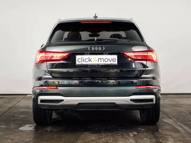 Audi Q3 view 5