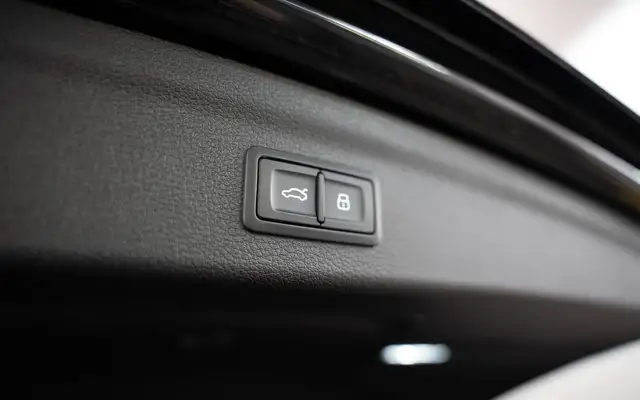 Audi Q3 view 8