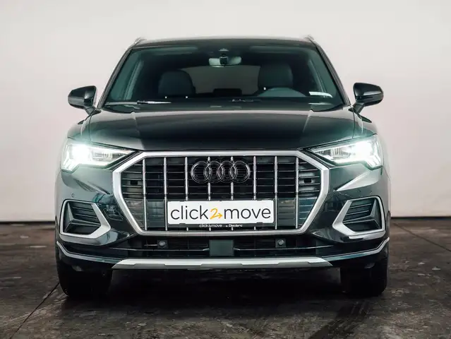 Audi Q3 view 4