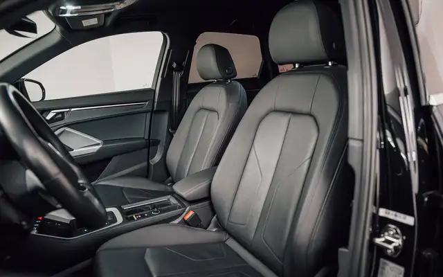 Audi Q3 view 10