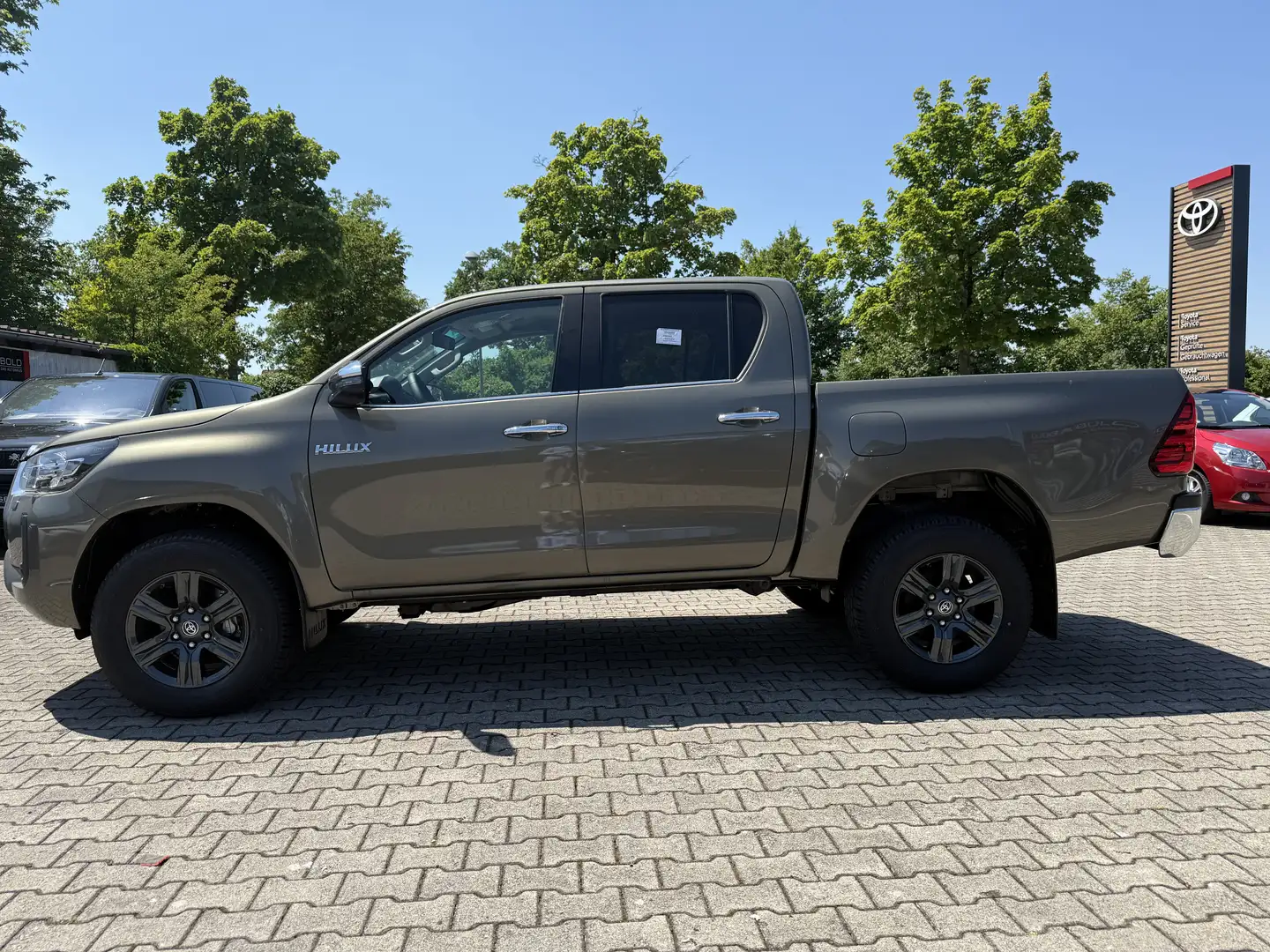 Toyota Hilux 4x4 Double Cab MHEV Autm. Comfort Bronze - 2