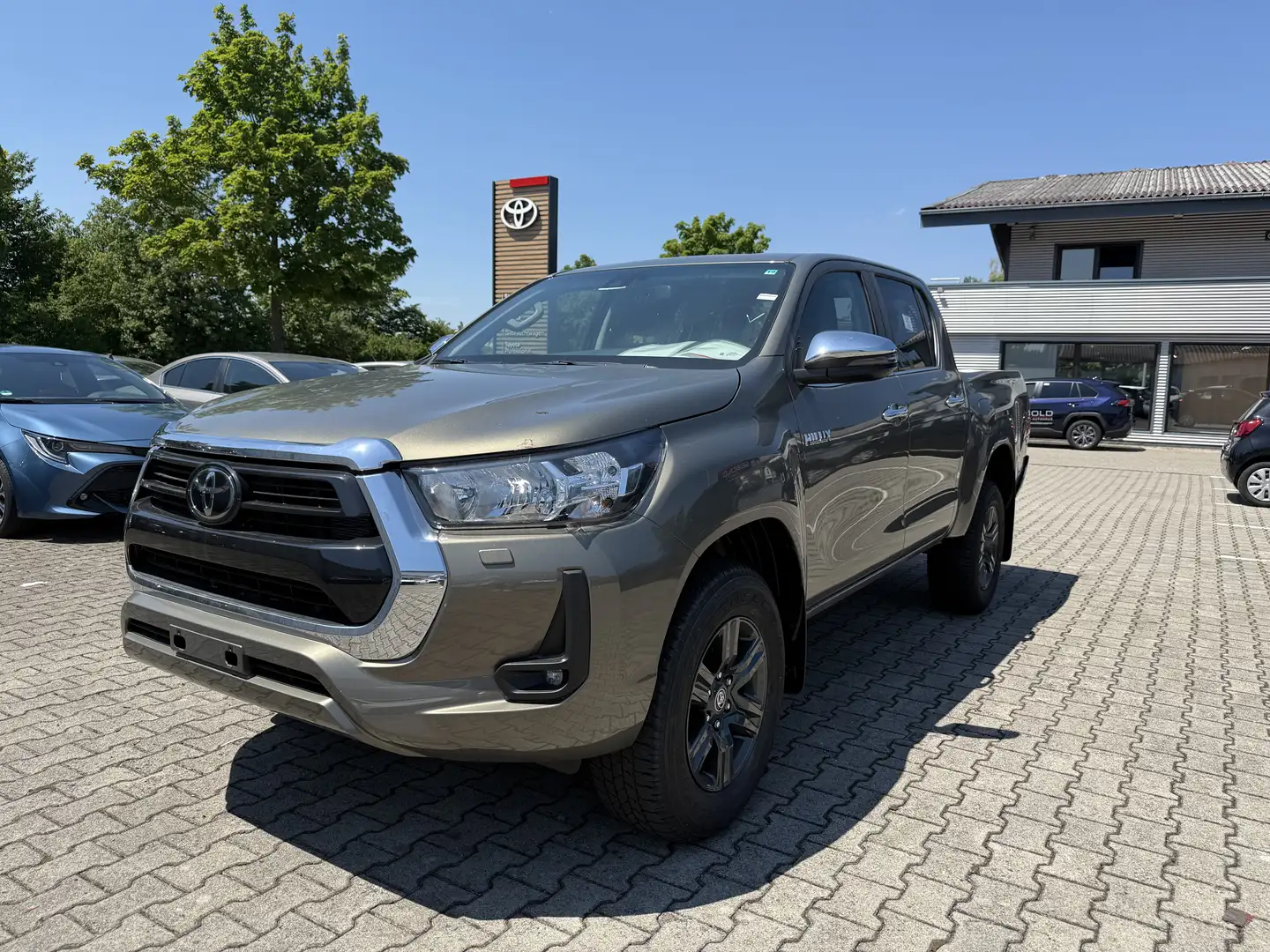 Toyota Hilux 4x4 Double Cab MHEV Autm. Comfort Bronze - 1