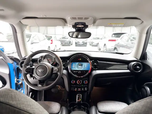 Mini Cooper Cooper view 9