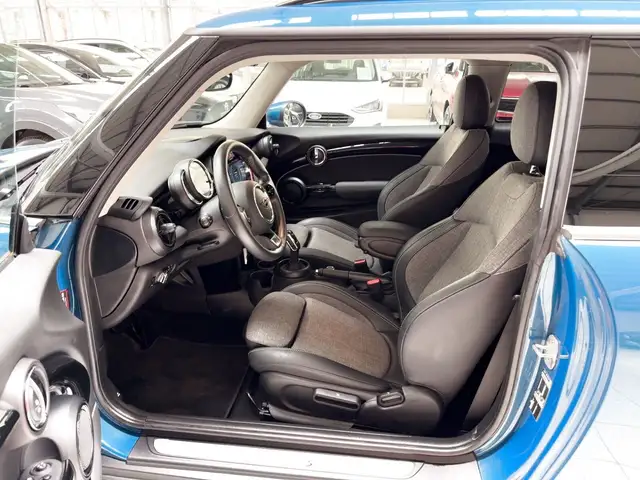 Mini Cooper Cooper view 8