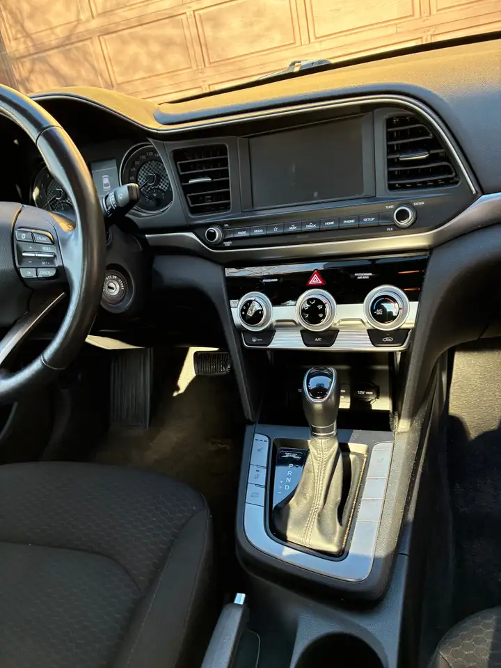 Hyundai ELANTRA fotografie Hyundai ELANTRA