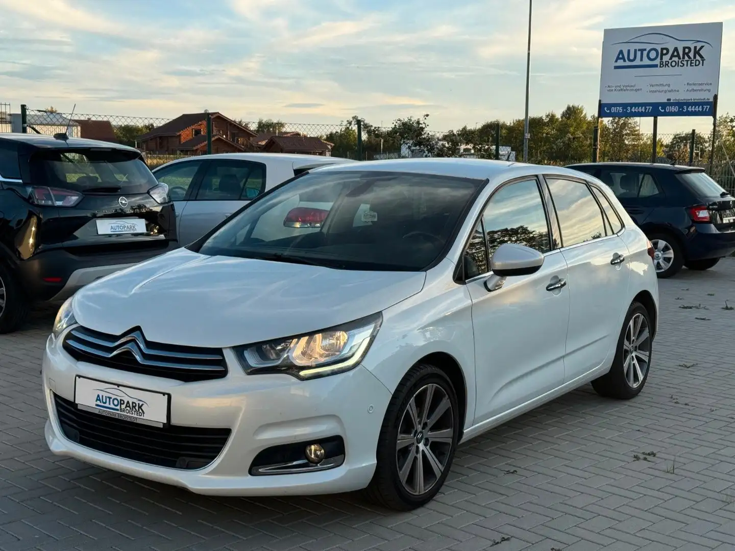 Citroen C4 Lim.Shine Automatik Massage/PDC/SHZ/Sound Blanc - 1