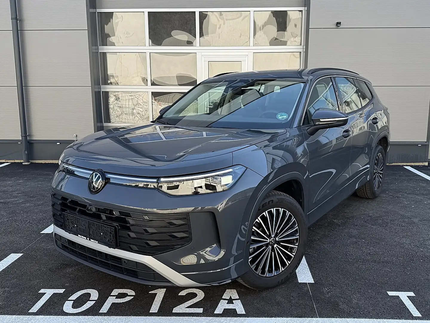 Volkswagen Tayron 1,5 eTSI DSG * AHK * 7 SITZE * 360° Kamera Grau - 1