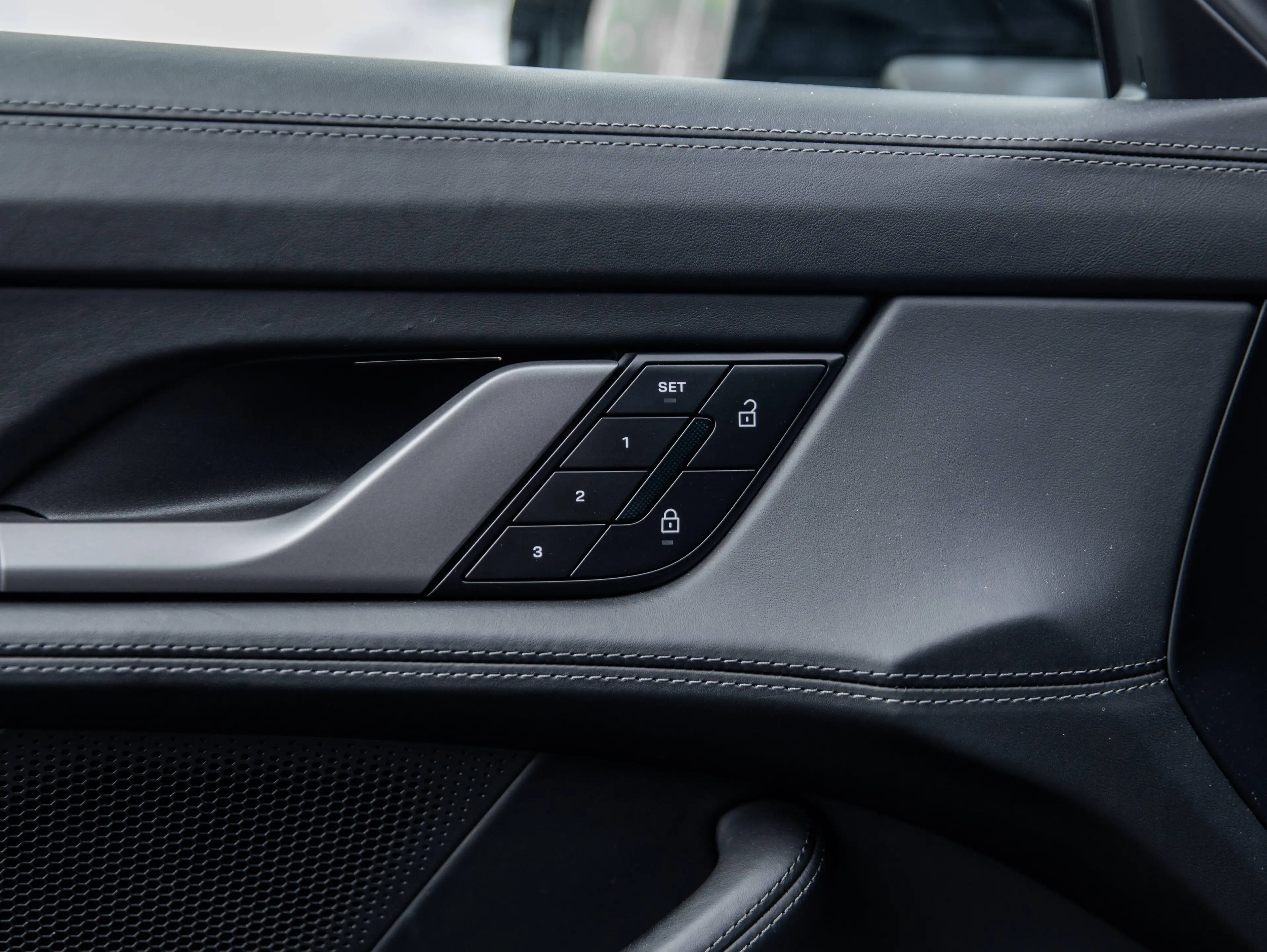 Porsche Taycan 4S Sport Turismo/PERF BATT+/CHRONO/AIR SUSP/MATRIX/BOSE/PANO/PORSCHE ENTRY/AMBIANCE/21"/14WAY+MEMORY — photo 31