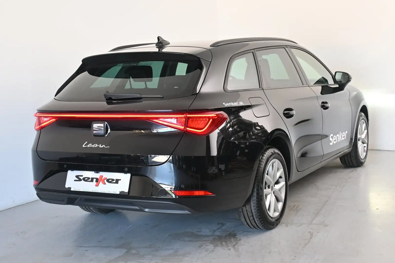 SEAT Leon Style 2.0 TDI 115 PS Schwarz - 2