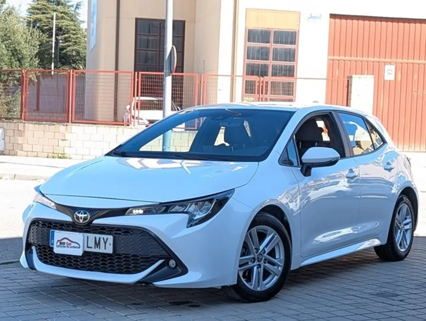 Toyota Corolla 125H Active Tech Blanc - 1