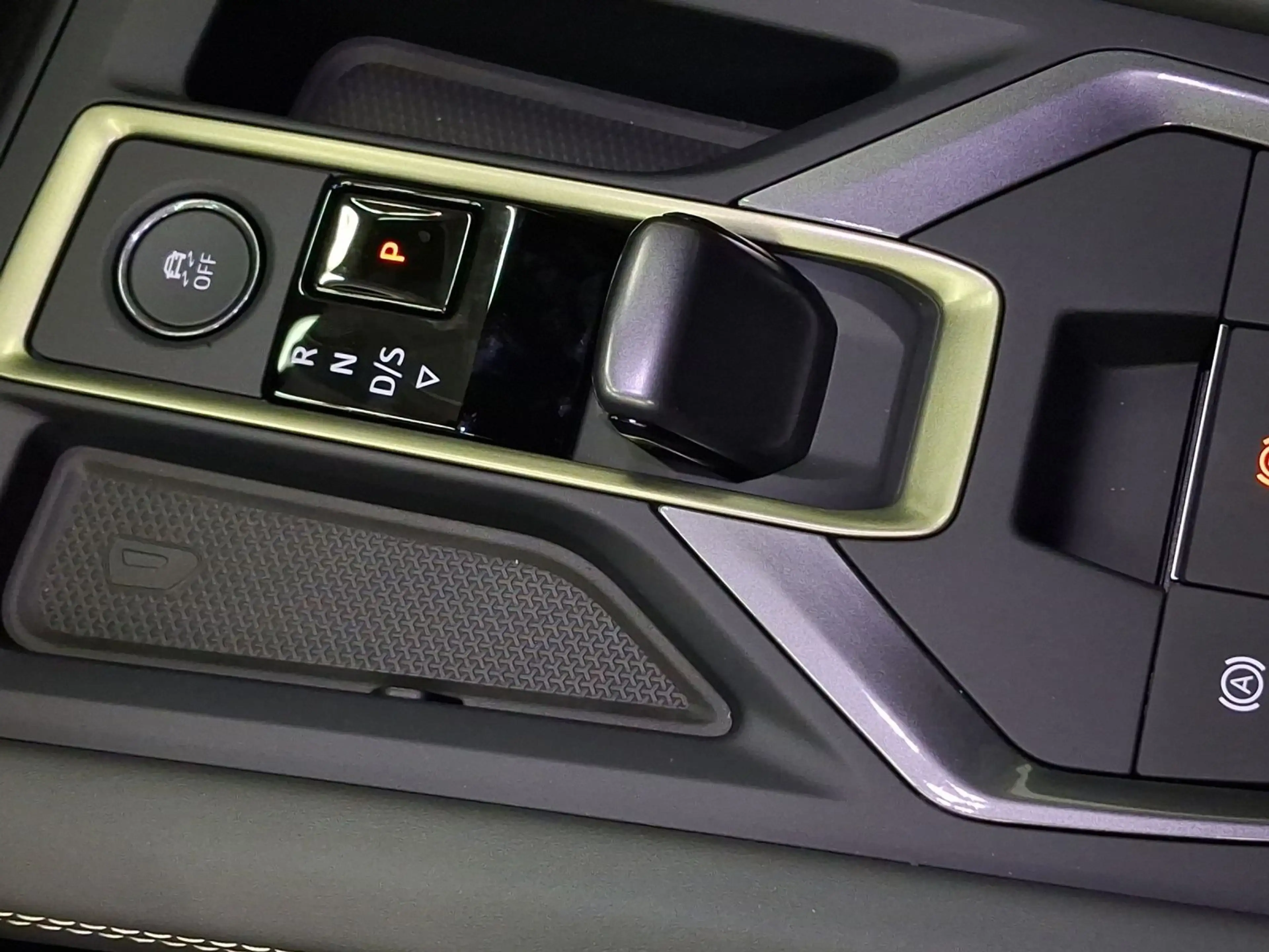 CUPRA Formentor 1.5 eTSI DSG TRIBE EDITION LM19 AHK KA — photo 11