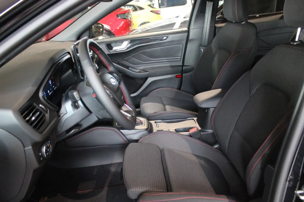 Ford Focus Hybrid ST-Line X Automatik Top Ausstattung 8