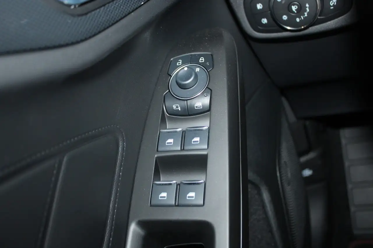 Ford Focus Hybrid ST-Line X Automatik Top Ausstattung 13