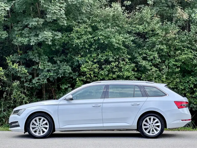 Skoda Superb view 6