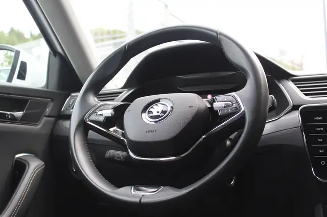 Skoda Superb view 9