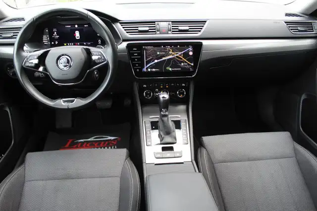 Skoda Superb view 12
