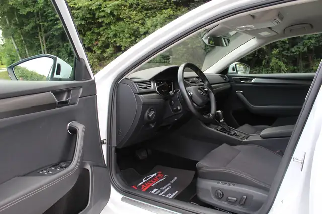 Skoda Superb view 7