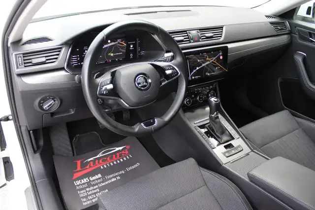 Skoda Superb view 8
