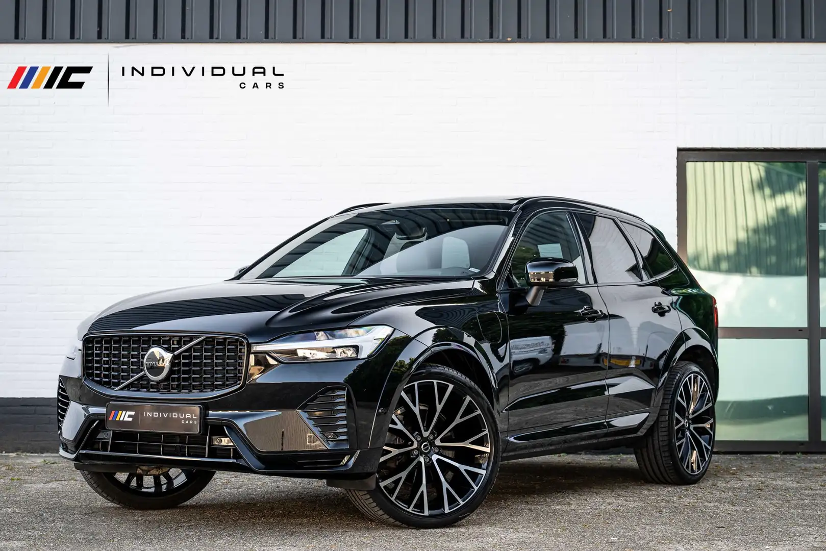 Volvo XC60 2.0 T6 AWD R-Design 398pk LONG RANGE Nappa Leder Zwart - 1