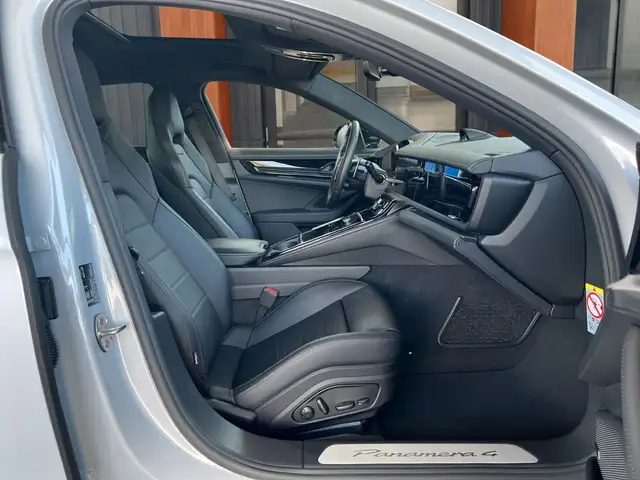 Porsche Panamera view 5
