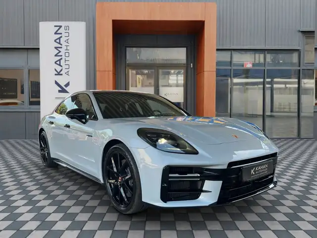 Porsche Panamera view 3
