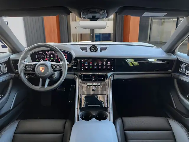 Porsche Panamera view 7