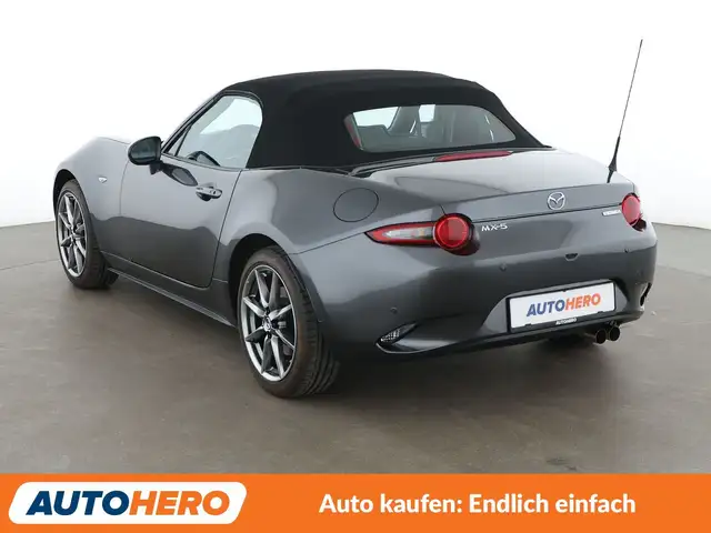 Mazda MX-5 view 4