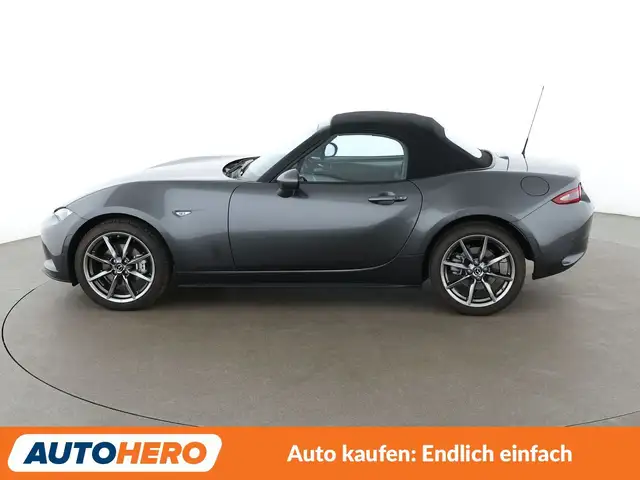 Mazda MX-5 view 3
