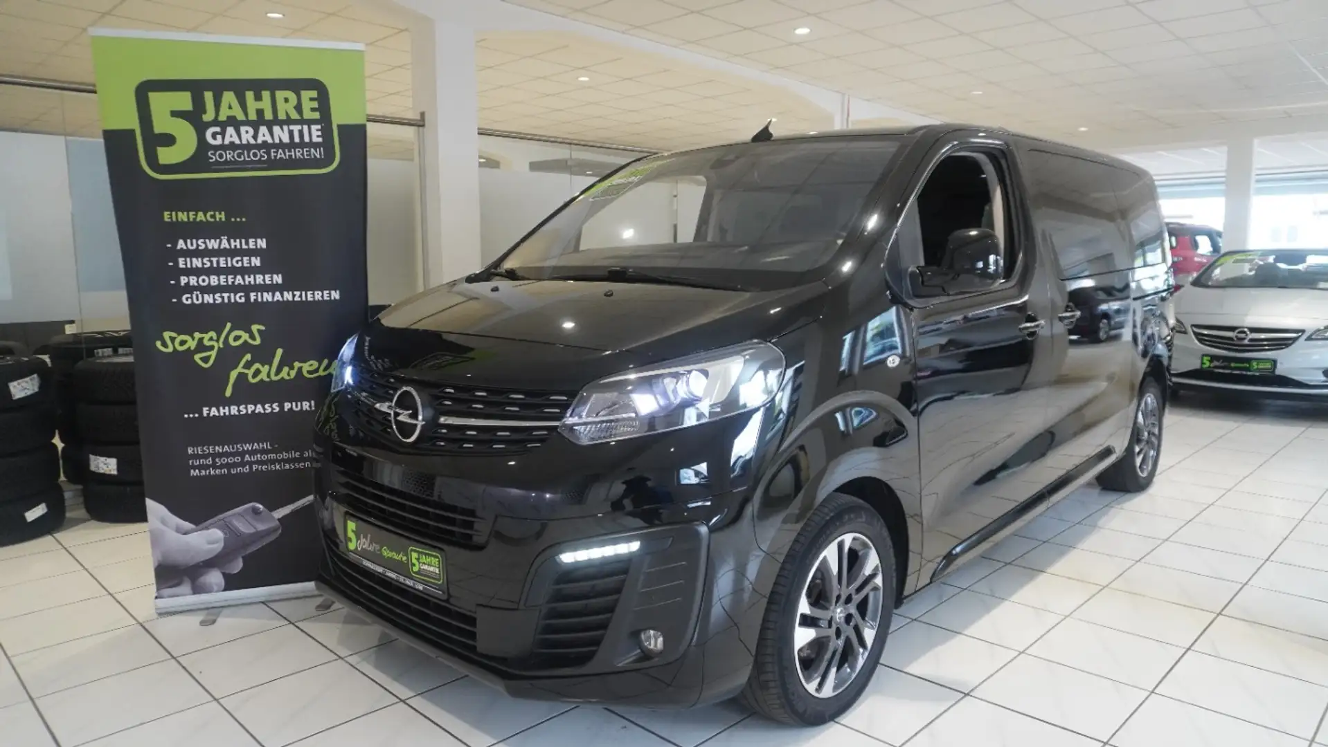 Opel Zafira Life 2.0D PanoramaDach,Navi,AHK,HeadUp Noir - 2