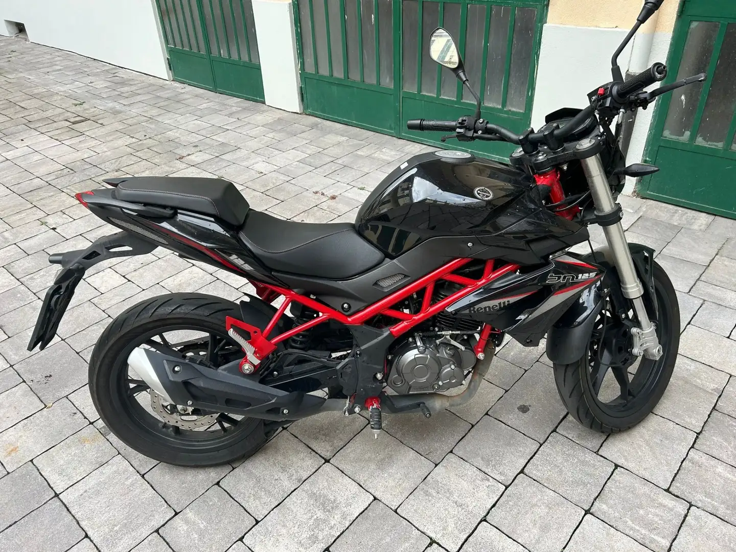 Benelli 125 2 C Zwart - 2
