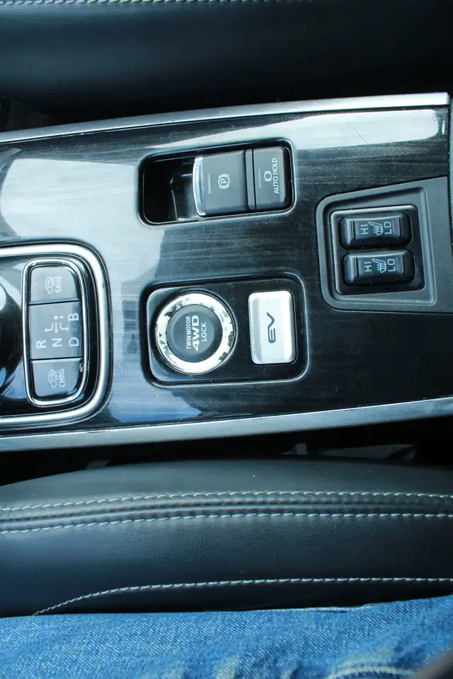 Mitsubishi Outlander снимка Mitsubishi Outlander