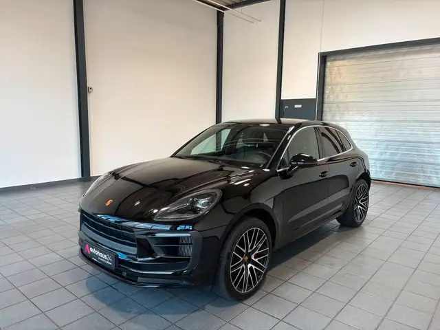 Porsche Macan view 3