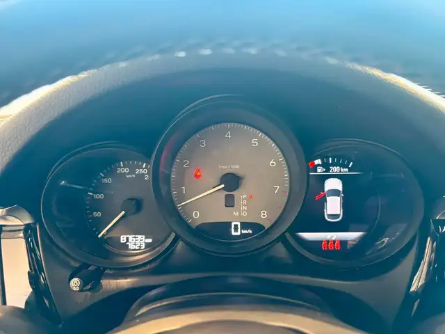 Porsche Macan view 7