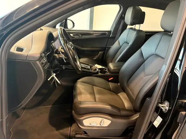 Porsche Macan view 8