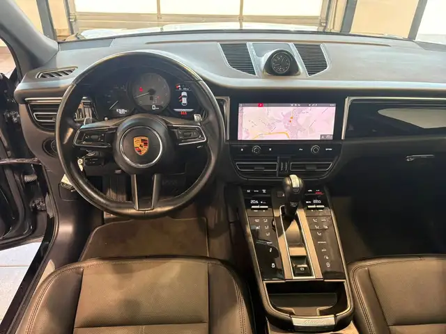 Porsche Macan view 9