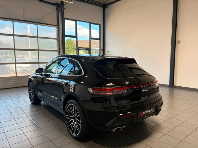 Porsche Macan view 4