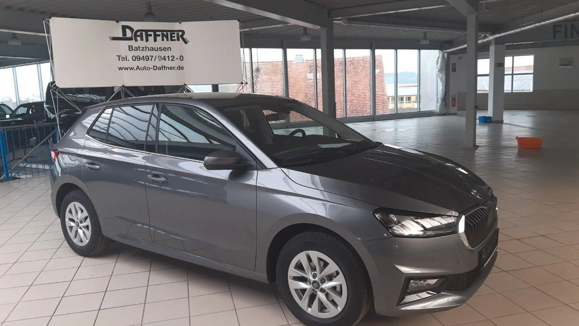Skoda Fabia 1.0l TSI 85kW / SZHZG / PDC / LED/DAB Grau - 2