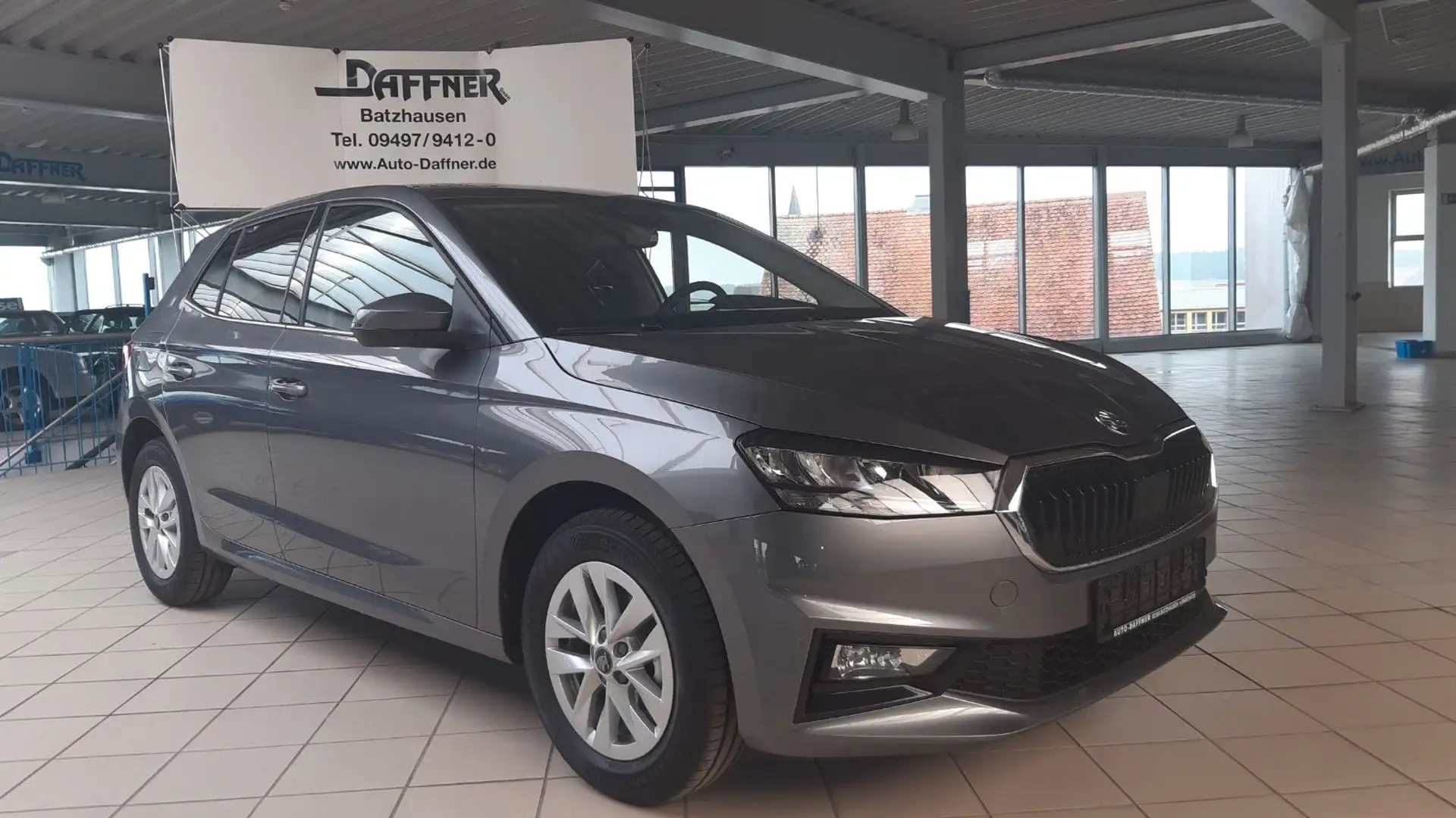 Skoda Fabia 1.0l TSI 85kW / SZHZG / PDC / LED/DAB Grau - 1