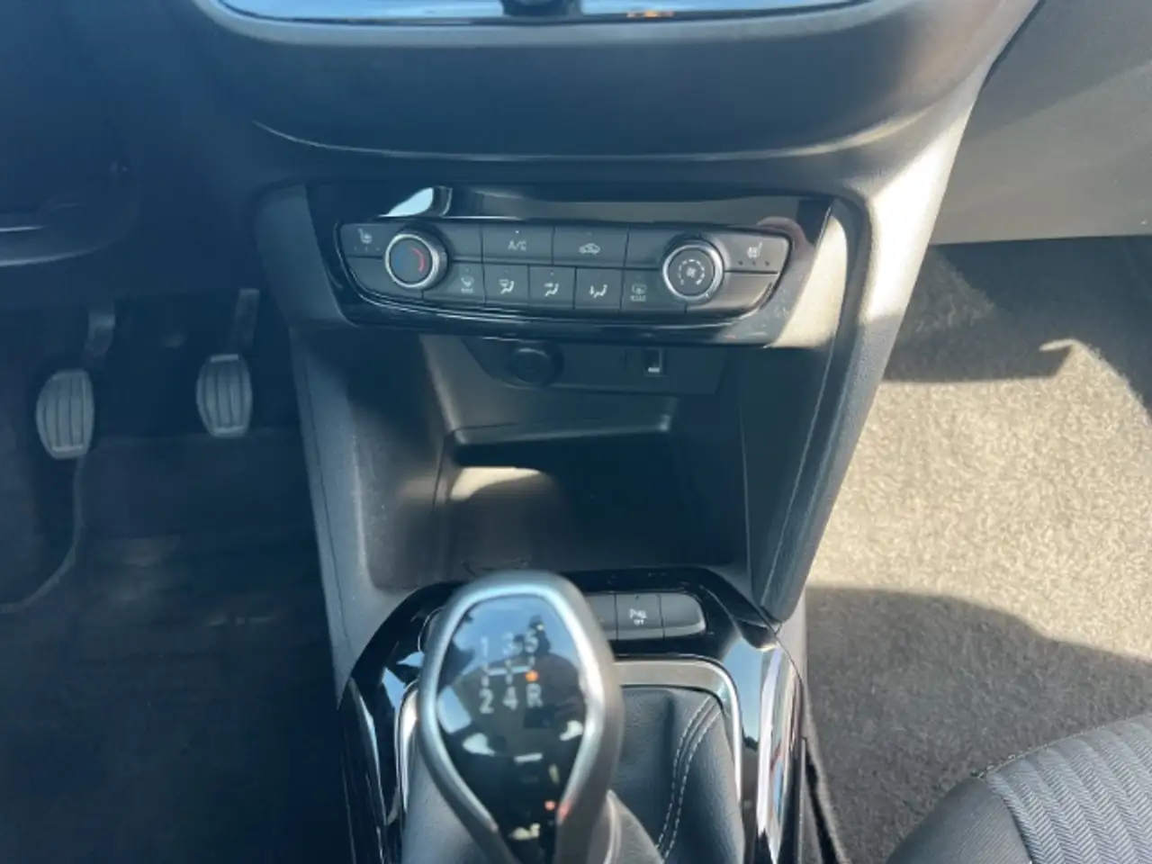 Opel Corsa F Edition 1.2 +NAVI+CARPLAY+SHZ+KAMERA+LHZ+ 11