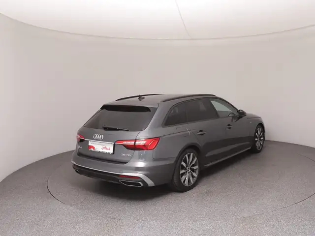 Audi A4 view 4