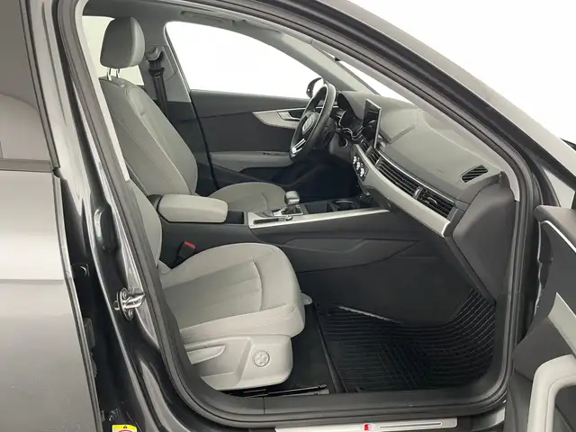Audi A4 view 9