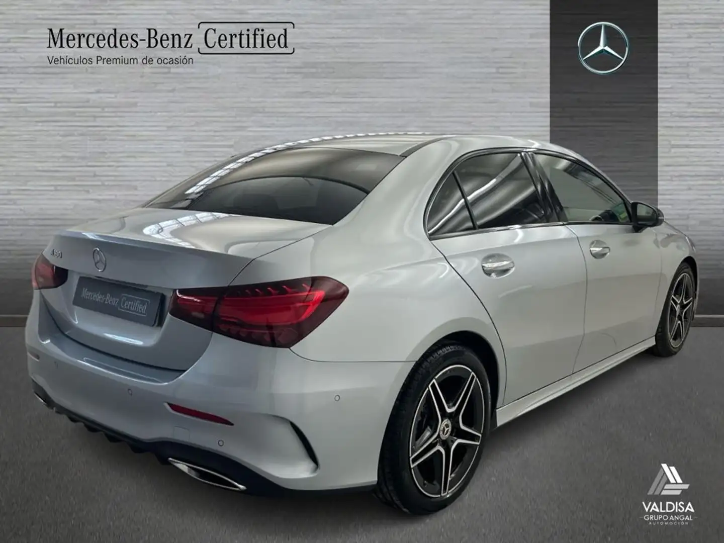 Mercedes-Benz A 180 Sedán - 2