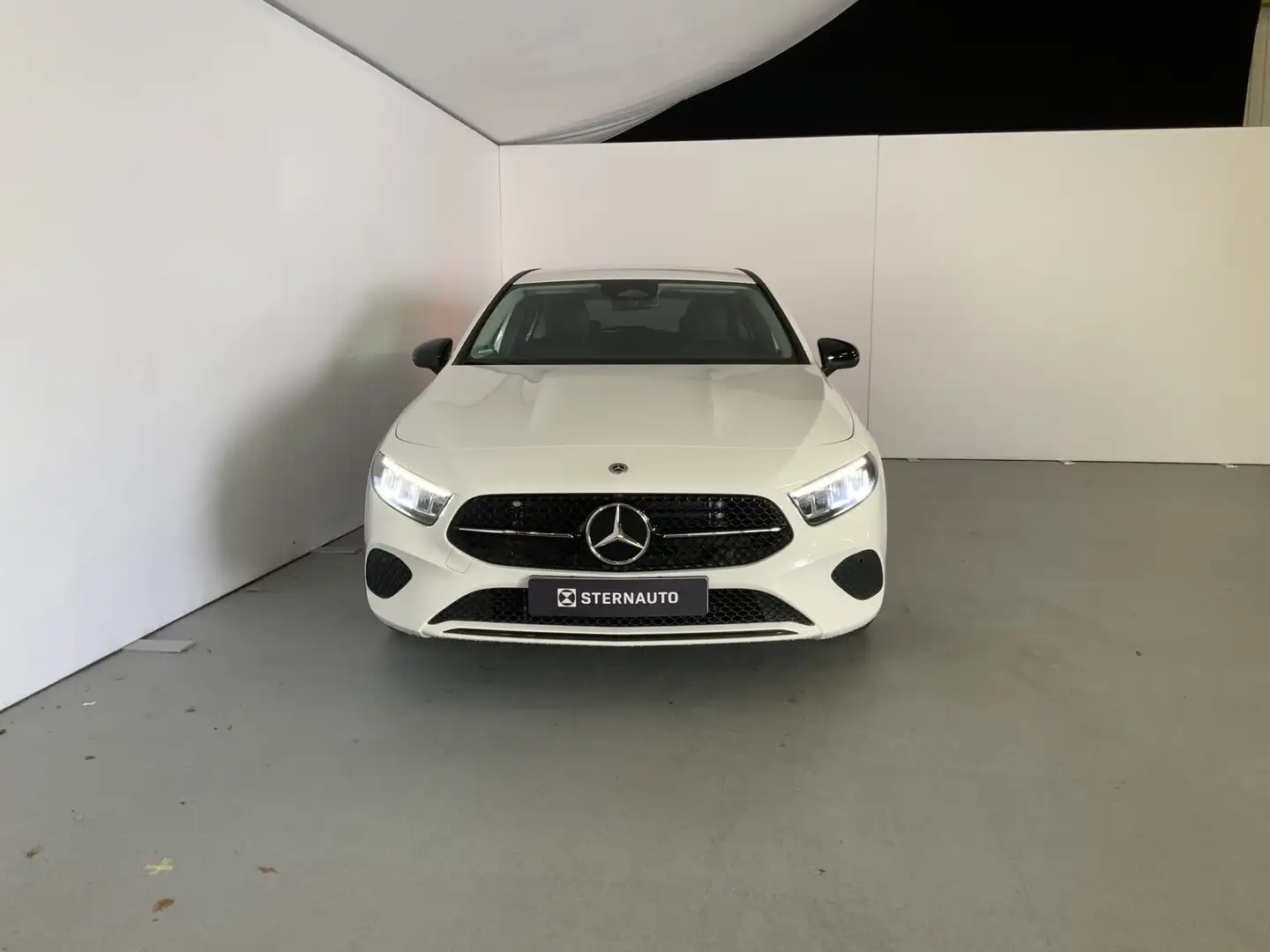 Mercedes-Benz A 180 A 180 Kompaktlimousine  Progressive Navi/Autom. Weiß - 2