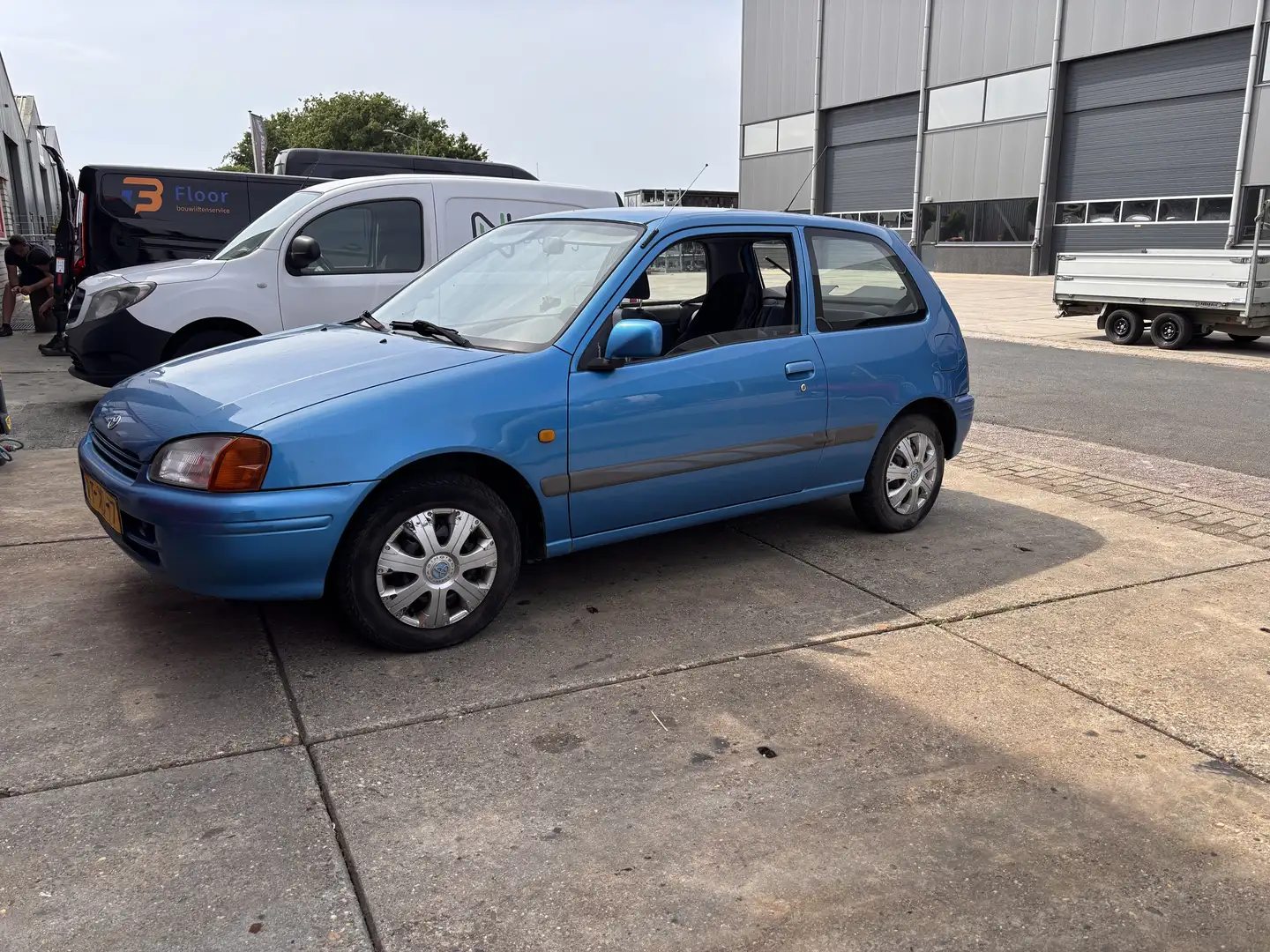 Toyota Starlet 1.3 16V Bleu - 1