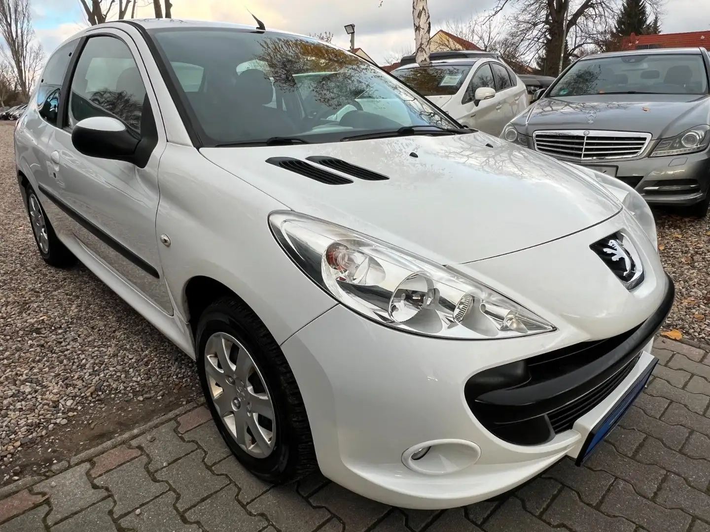 Peugeot 206 + Basis*1.HD*E-Paket*88.TKM*TÜV NEU Weiß - 2