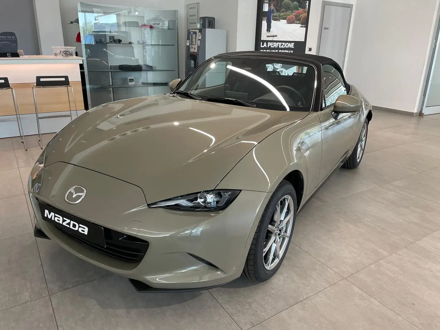 Mazda MX-5 1.5 Benzina 132cv Exclusive-Line, DA IMMATRICOLARE Verde - 1