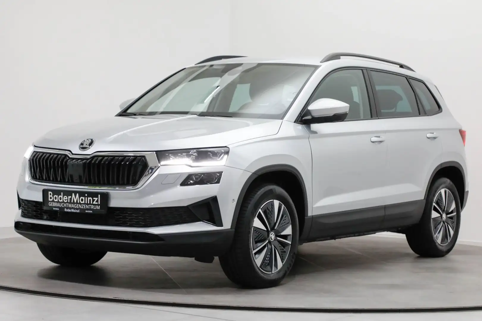 Skoda Karoq 2.0 TDI DSG 4x4 360 Virtual Matrix ACC AHK Silber - 2