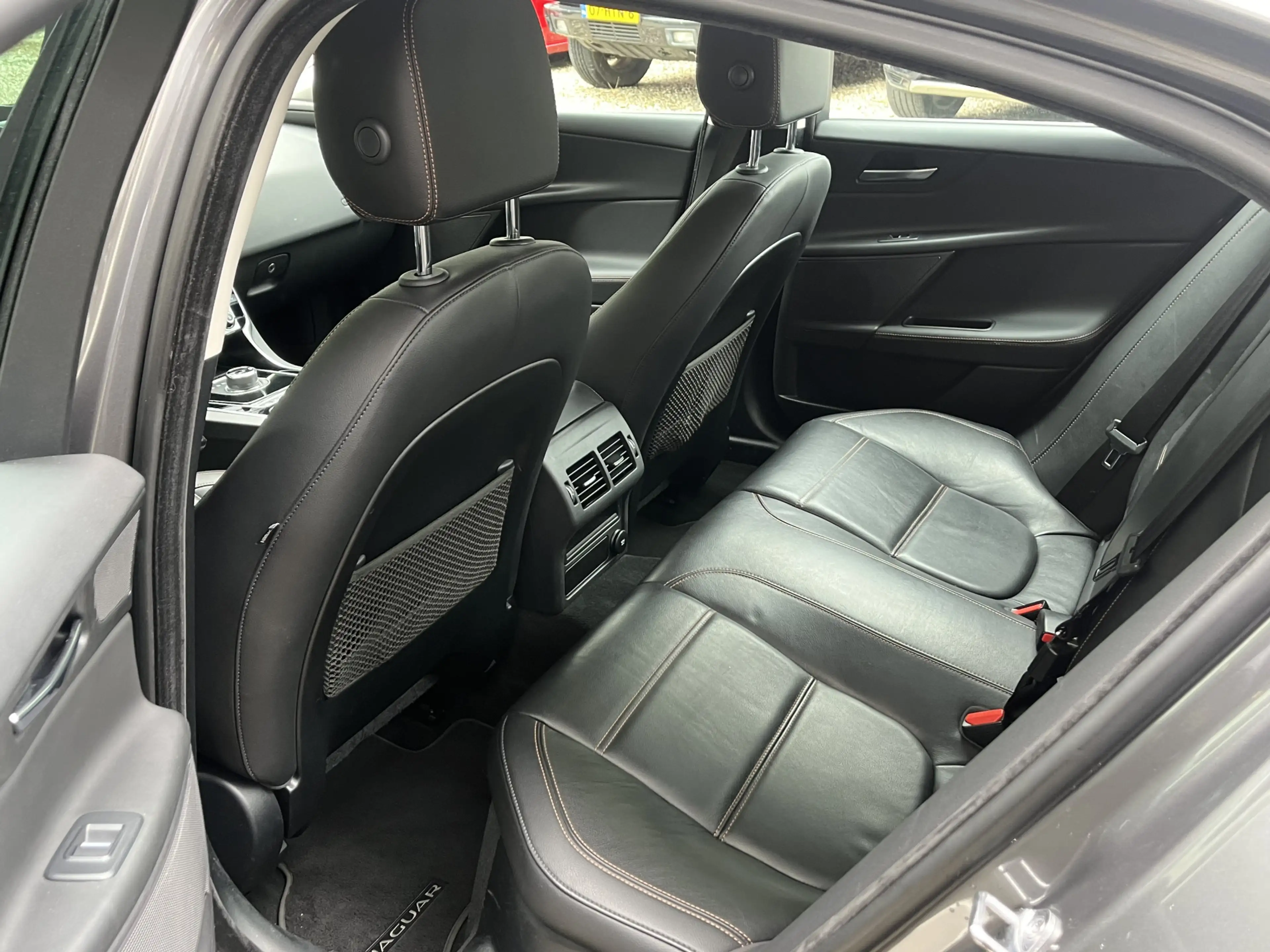 Jaguar XE 2.0t Pure Aut/Ecc/Leer/Navi — photo 13