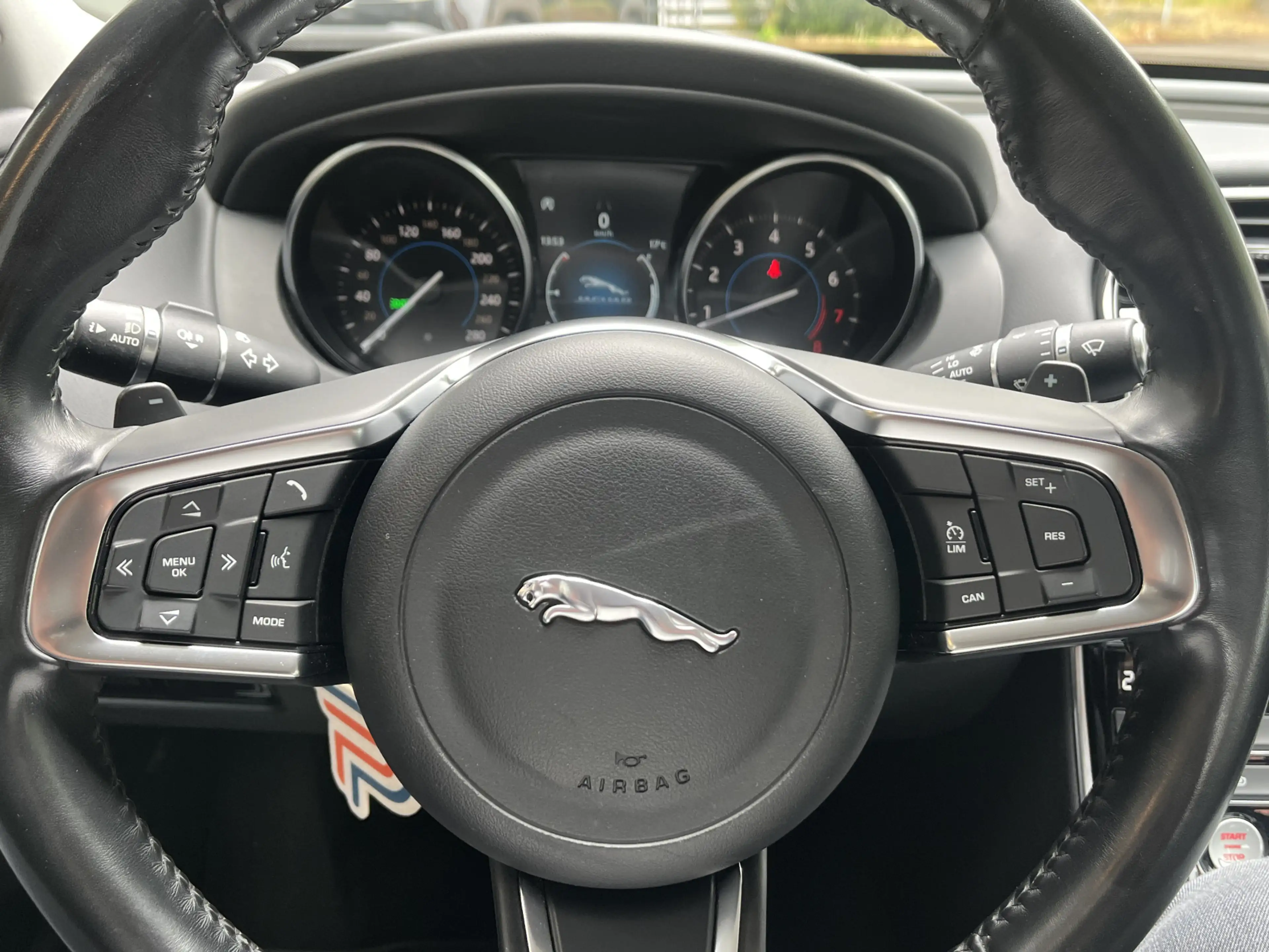 Jaguar XE 2.0t Pure Aut/Ecc/Leer/Navi — photo 10