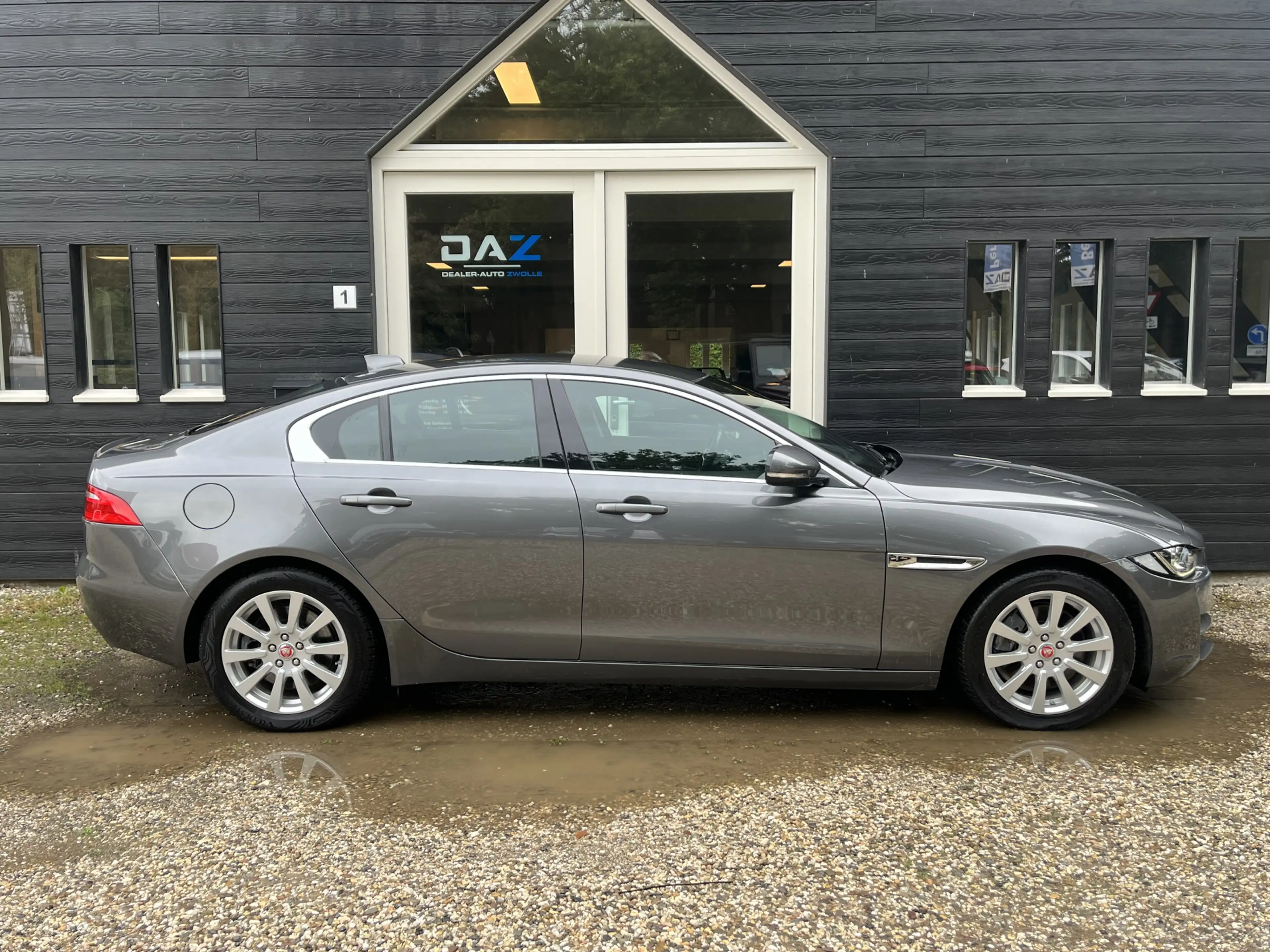 Jaguar XE 2.0t Pure Aut/Ecc/Leer/Navi — photo 2